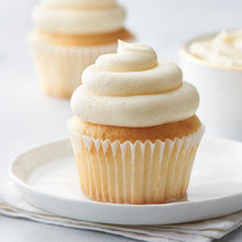Load image into Gallery viewer, vanilla buttercream icing and white cake cupcake wax scent
